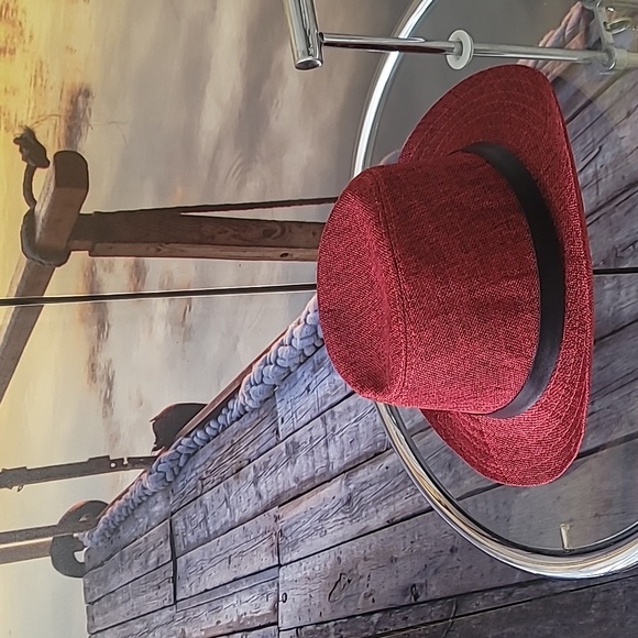 Red Hat - Picture 4 of 4